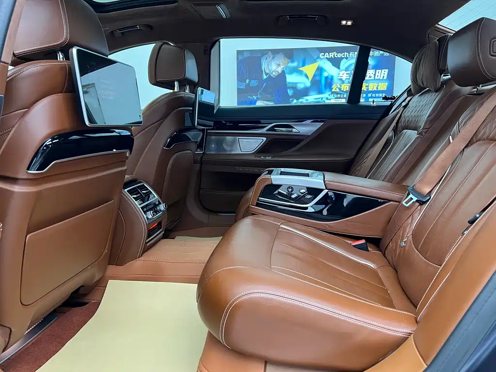 BMW 7 Series 2019 — фото 9