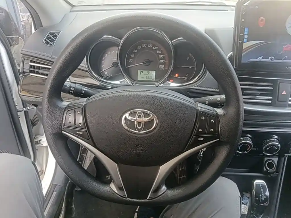 Toyota Yaris L 2021 — фото 11