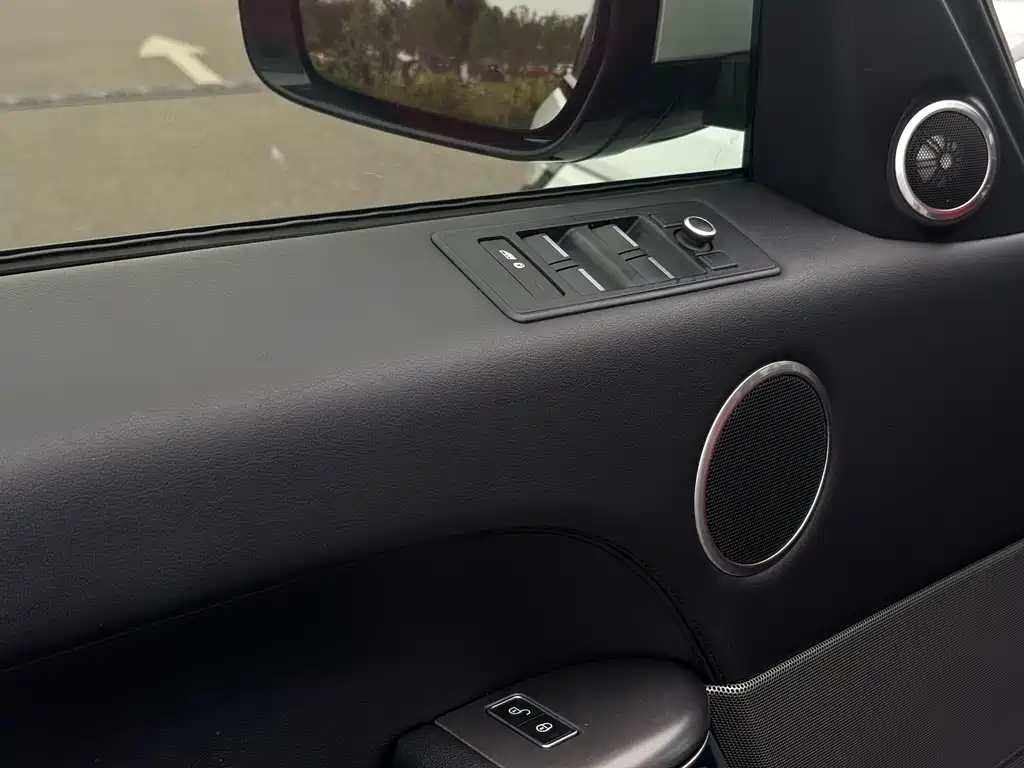 Land Rover Range Rover Sport 2017 — фото 10