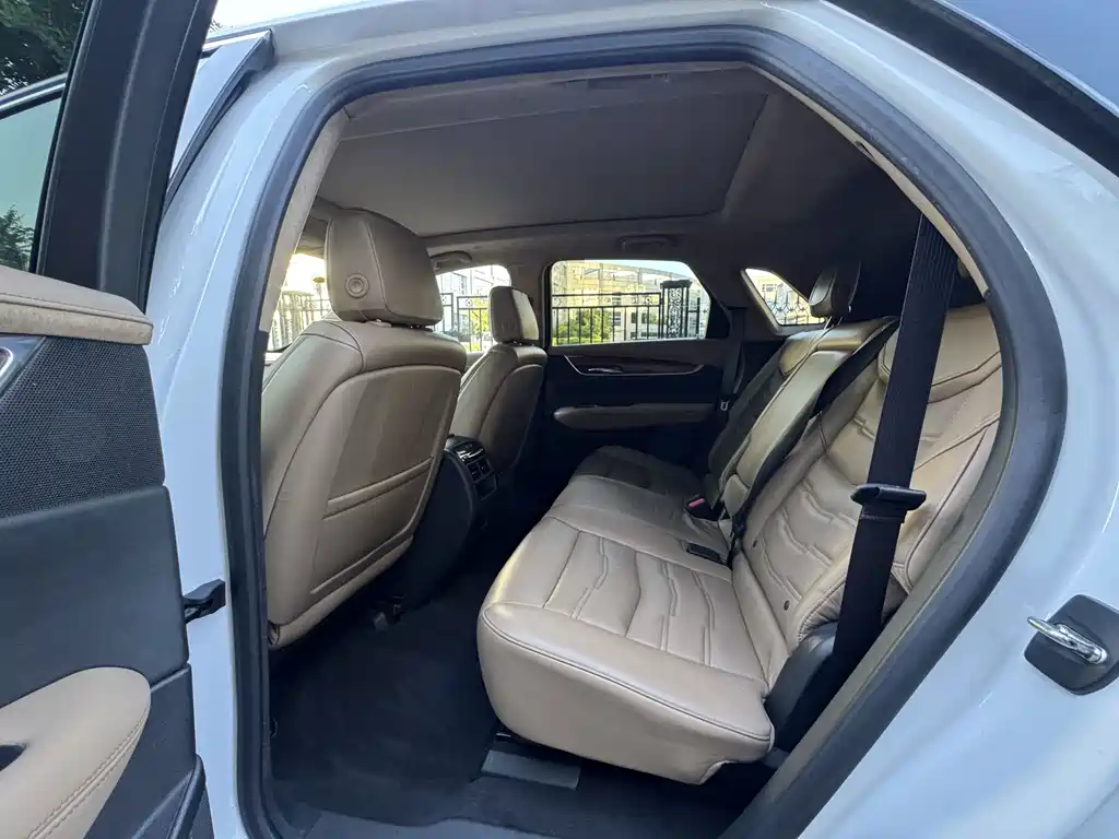 Cadillac XT5 2017 — фото 15