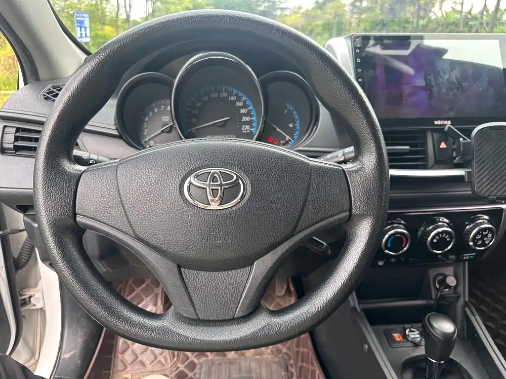 Toyota Yaris L 2018 — фото 18