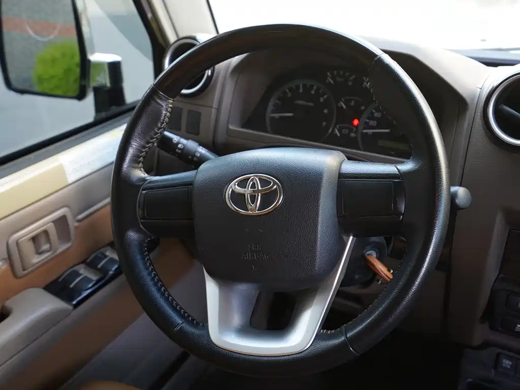 Toyota Land Cruiser 2016 — фото 12