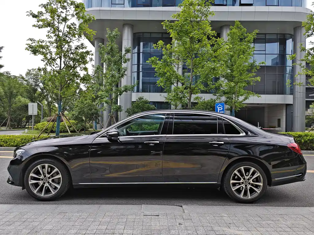 Mercedes-Benz E-Class 2019 — фото 4