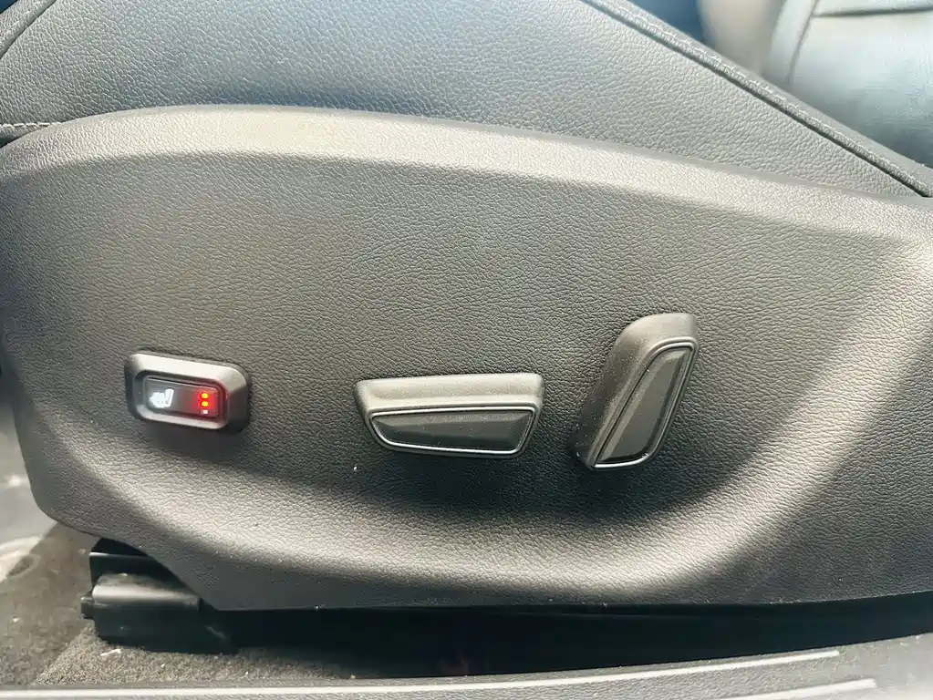 Hyundai Elantra 2023 — фото 13