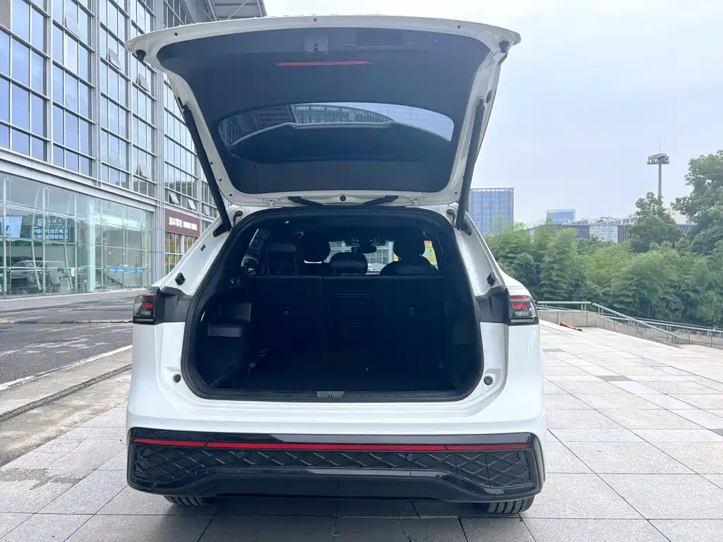 Volkswagen Tiguan L 2025 — фото 10