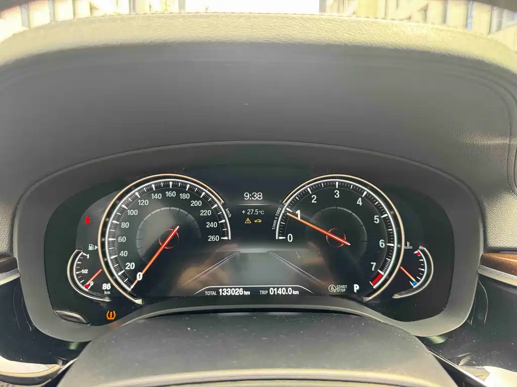 BMW 5 Series 2018 — фото 11