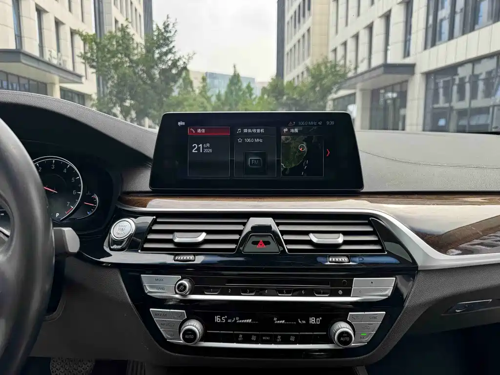 BMW 5 Series 2018 — фото 20