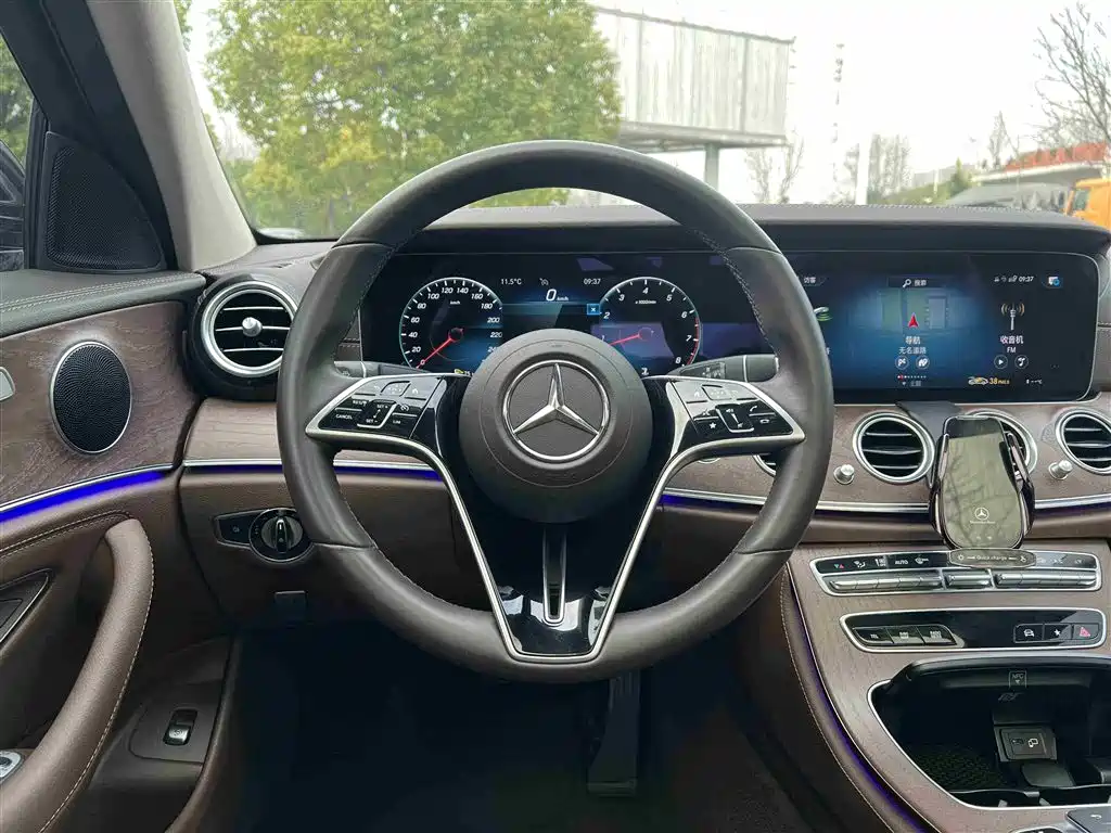 Mercedes-Benz E-Class 2022 — фото 18
