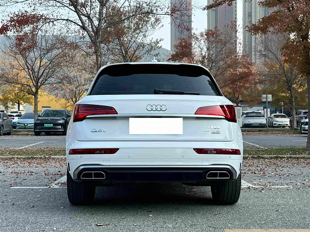 Audi Q5L 2022 — фото 11