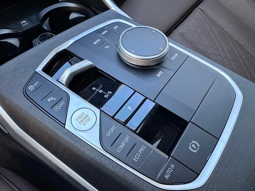 BMW 3 Series 2024 — фото 13