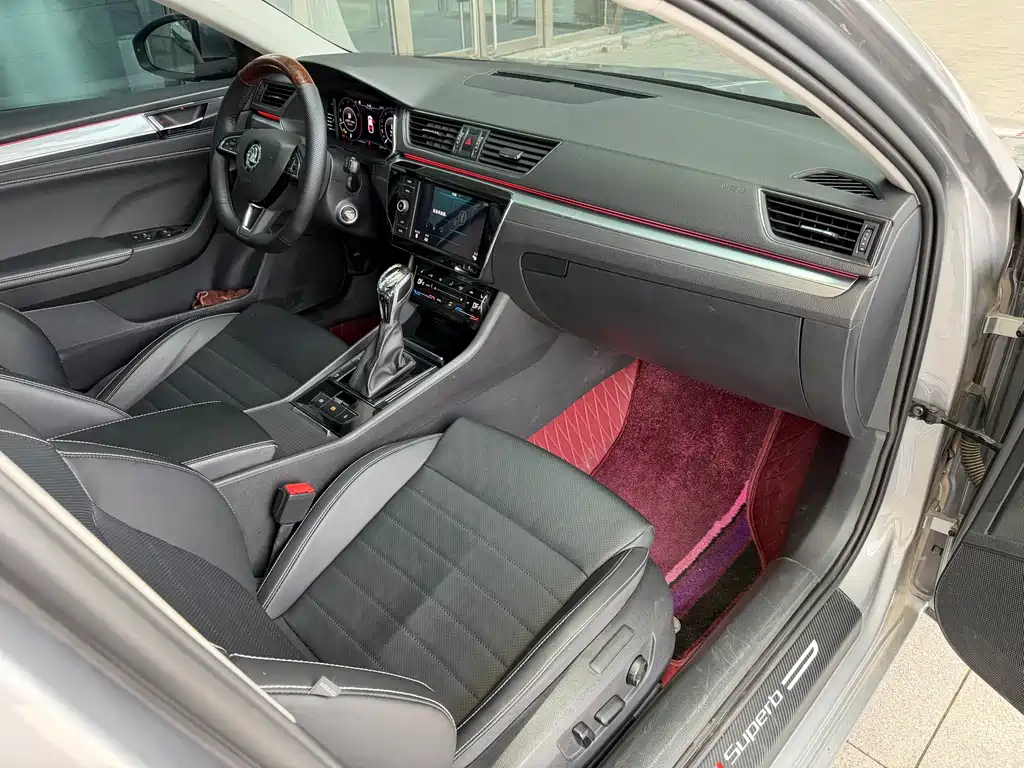 Skoda Superb 2021 — фото 15