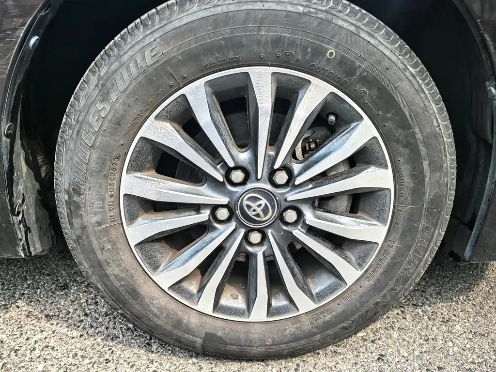 Toyota Corolla 2017 — фото 12