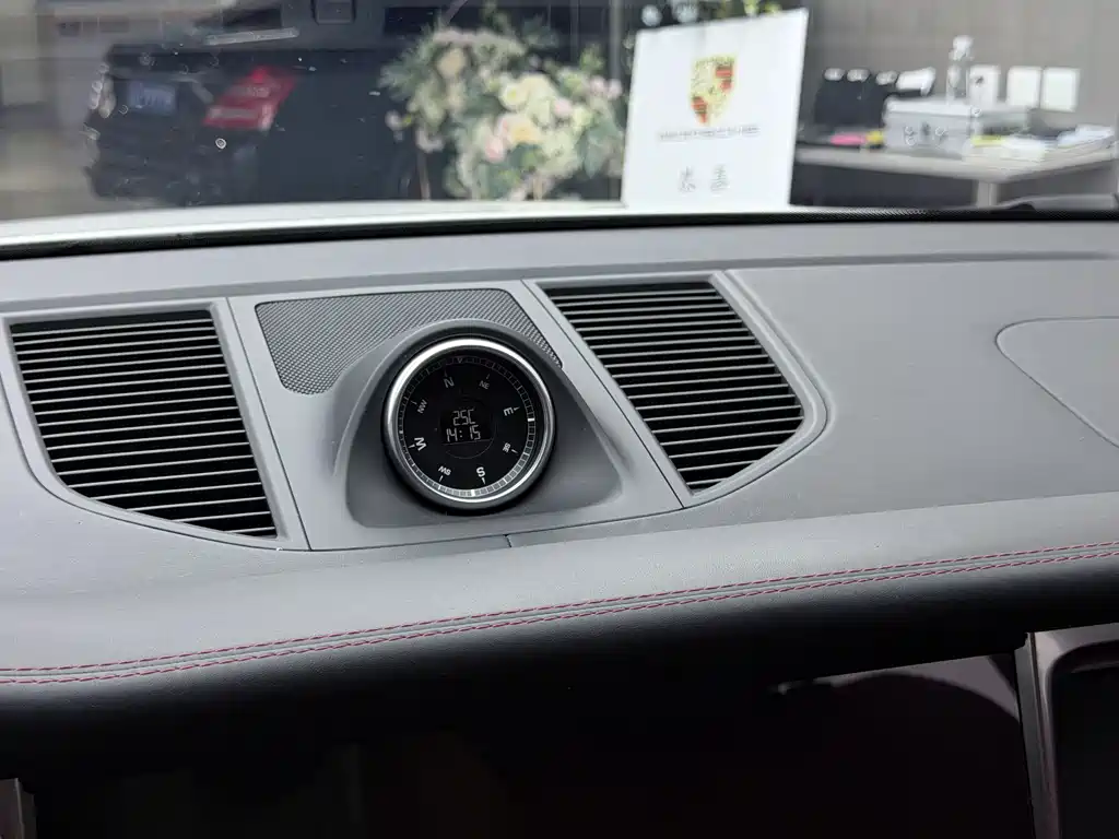 Porsche Macan 2021 — фото 13