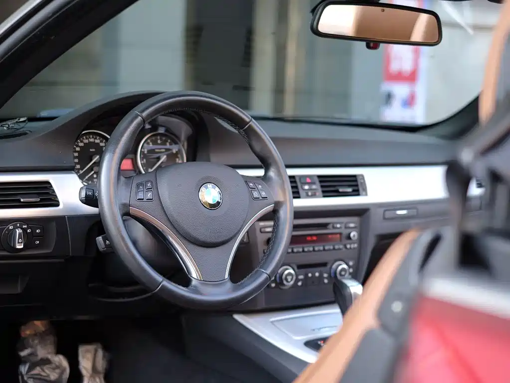 BMW 3 Series 2011 — фото 25
