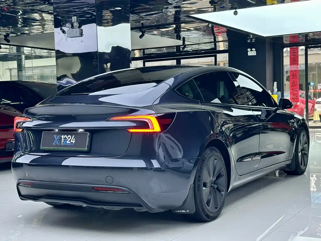 Tesla Model 3 2024 — фото 12