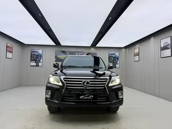 Lexus LX 2013