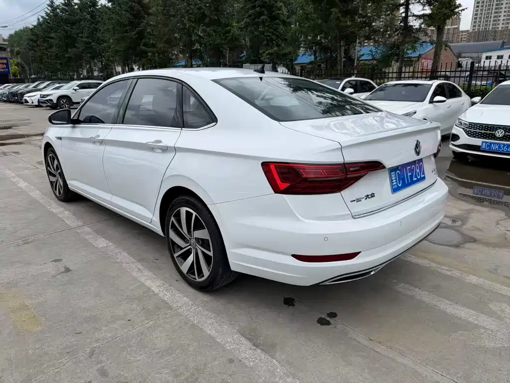 Volkswagen Sagitar 2022