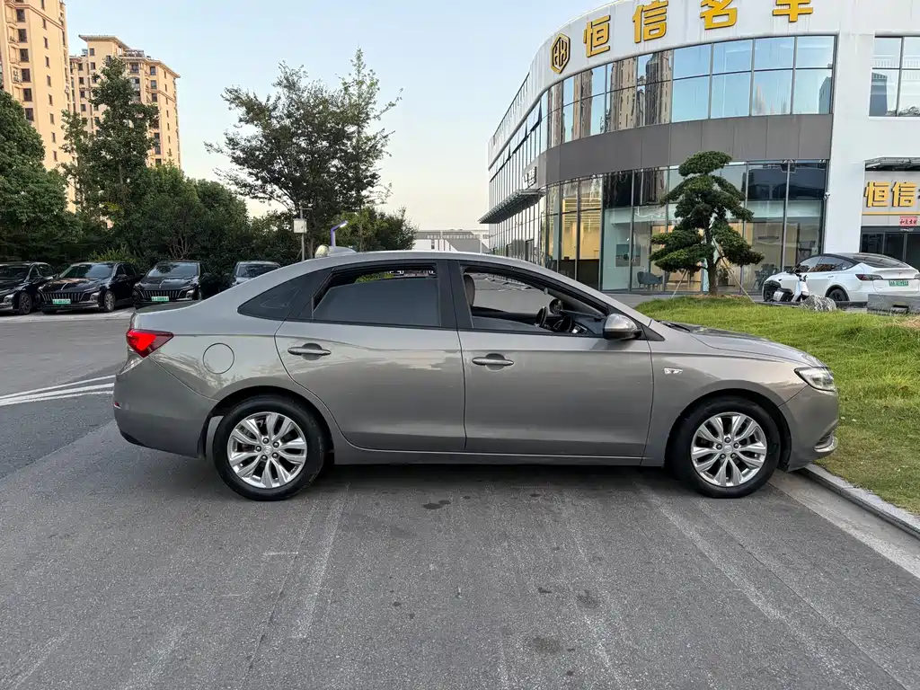 Buick Excelle 2018 — фото 10