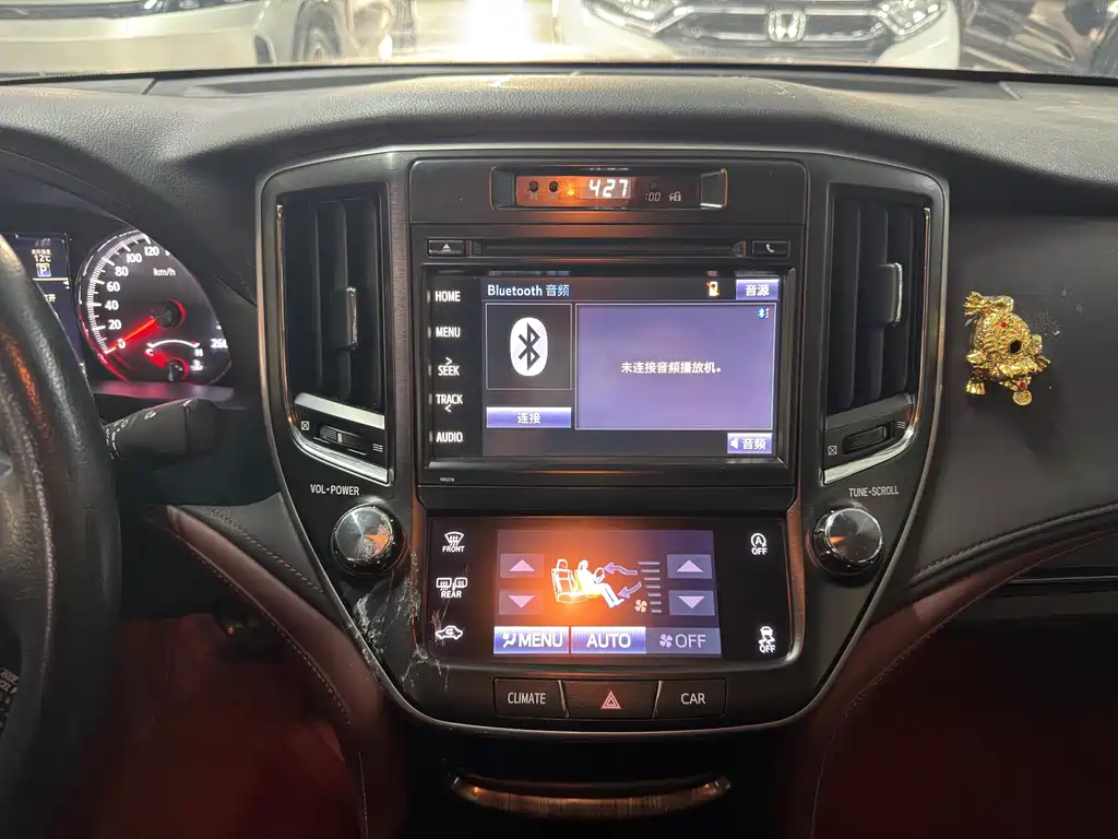 Toyota Crown 2017 — фото 14