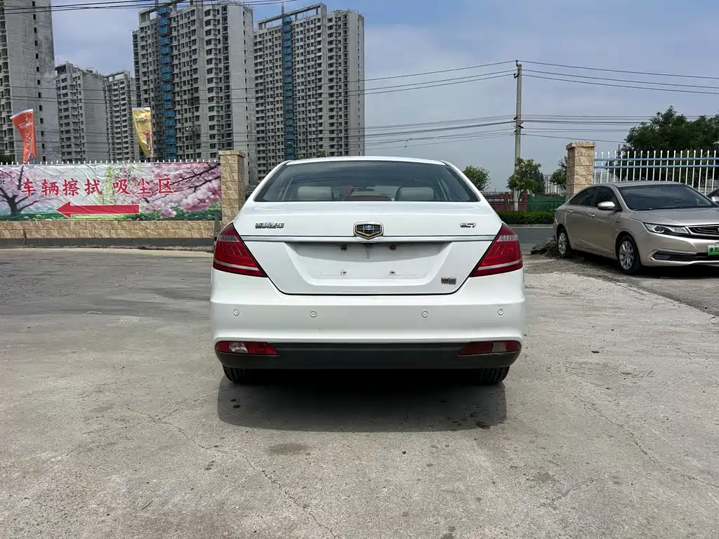 Geely Emgrand 2015 — фото 10