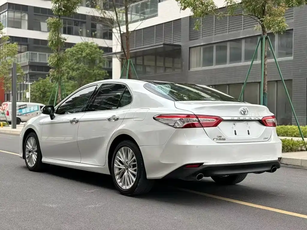 Toyota Camry 2021 — фото 6