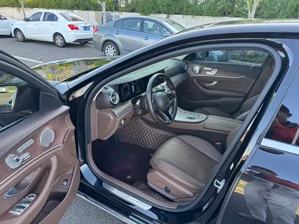 Mercedes-Benz E-Class 2022