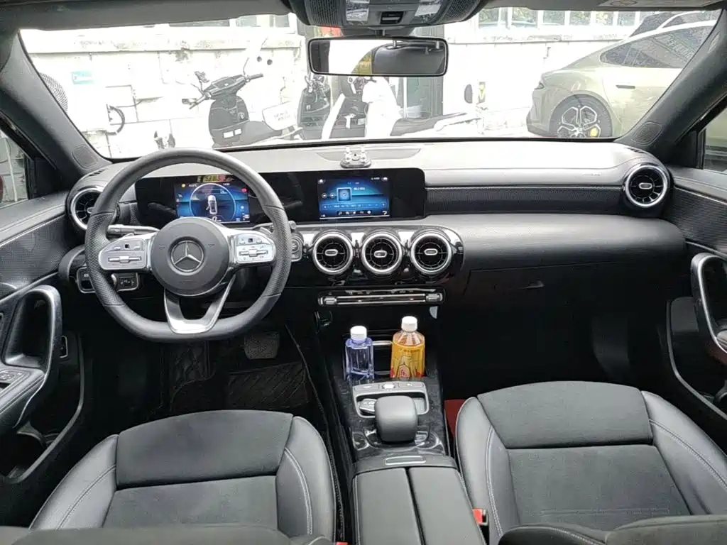 Mercedes-Benz A-Class 2019 — фото 10