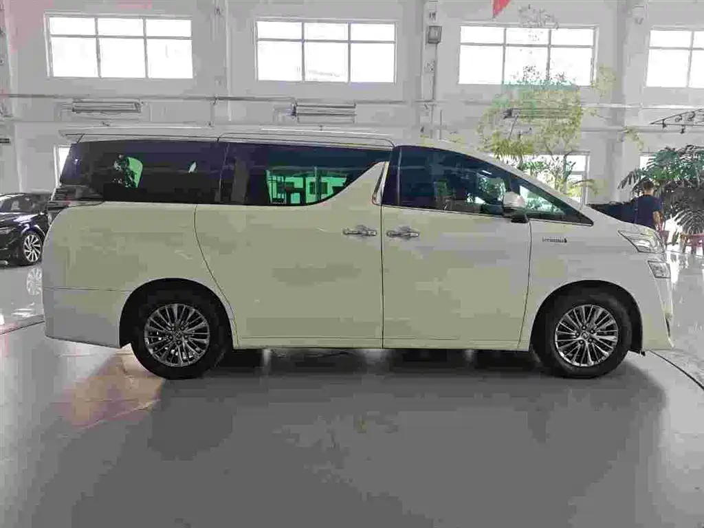 Toyota Vellfire 2020 — фото 3