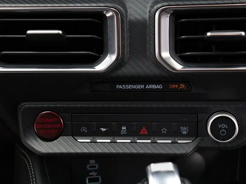 Ford Mustang 2024 — фото 17