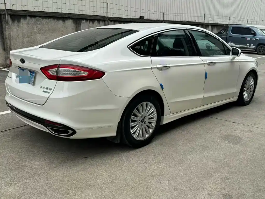 Ford Mondeo 2015 — фото 8