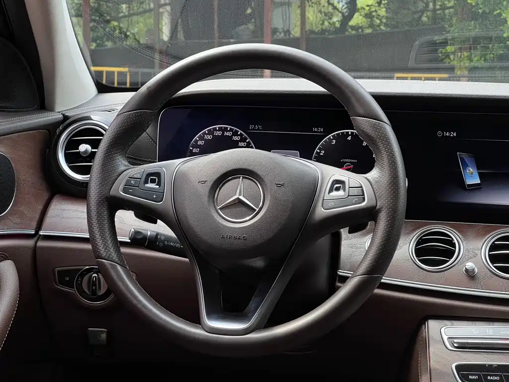 Mercedes-Benz E-Class 2018 — фото 22
