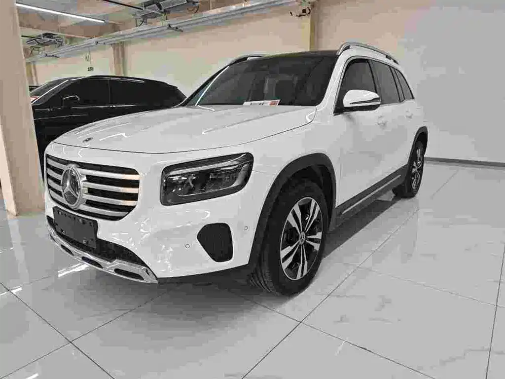 Mercedes-Benz GLB 2024 — фото 1
