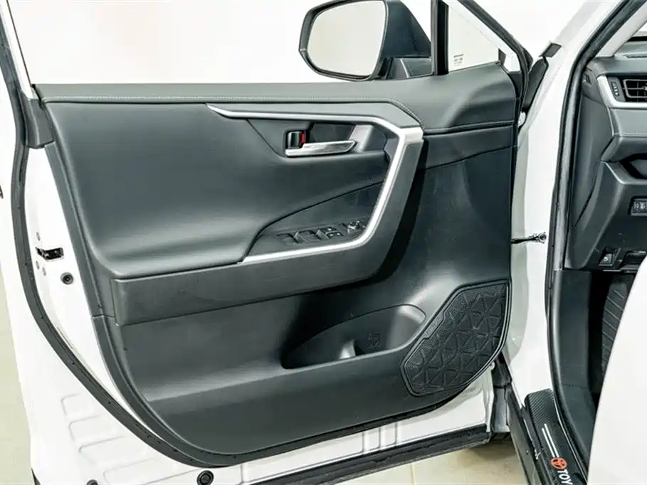 Toyota RAV4 2021 — фото 17