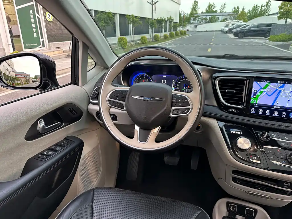 Chrysler Grand Voyager 2017 — фото 39