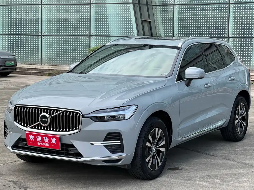 Volvo XC60 2024 — фото 1