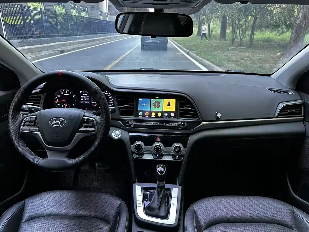 Hyundai Elantra 2020 — фото 8