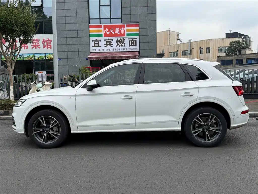 Audi Q5L 2021 — фото 3