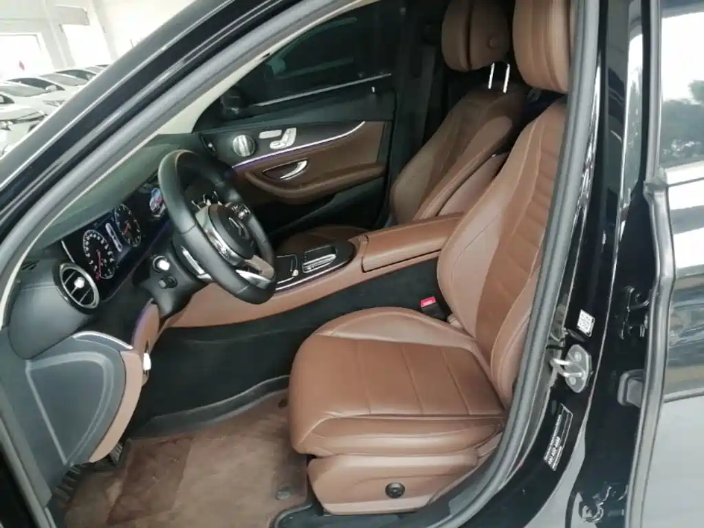 Mercedes-Benz E-Class 2019 — фото 15