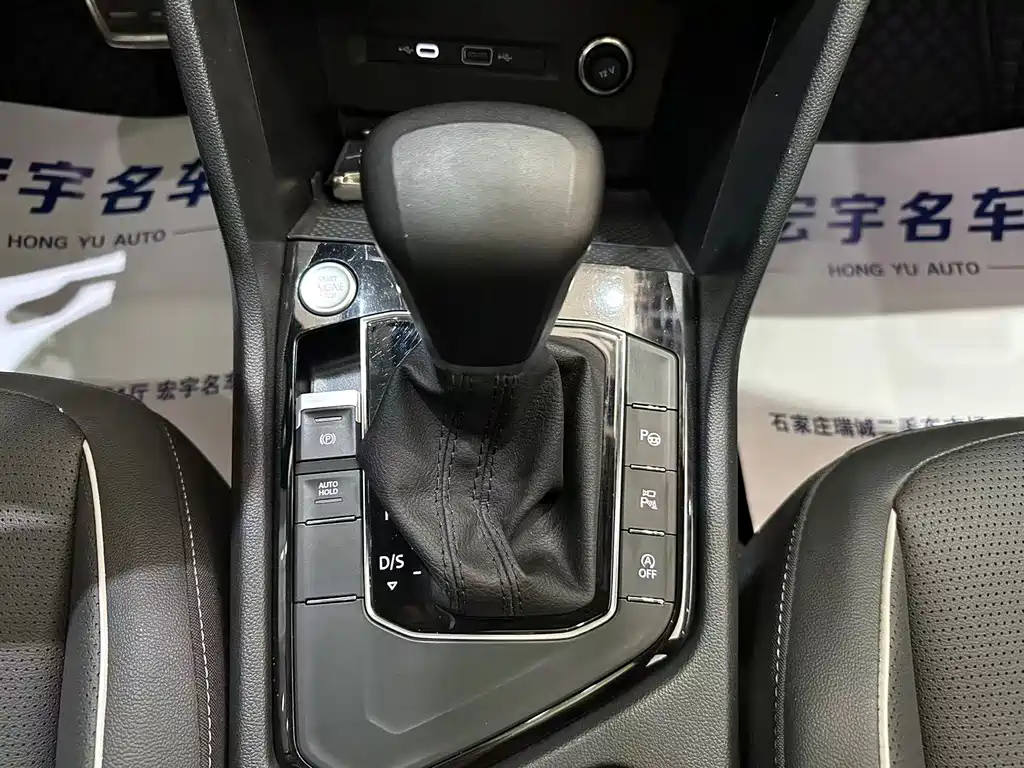 Volkswagen Tiguan L 2023 — фото 11