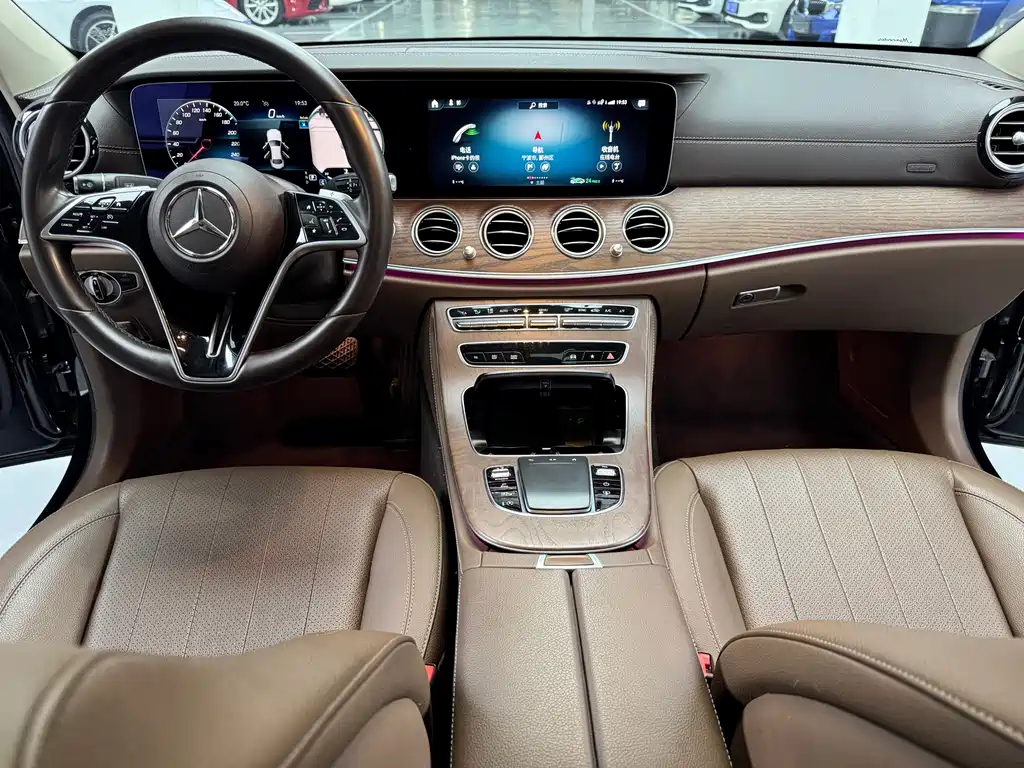 Mercedes-Benz E-Class 2023 — фото 10