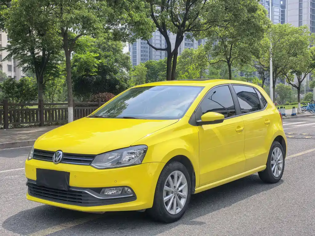 Volkswagen Polo 2015 — фото 1