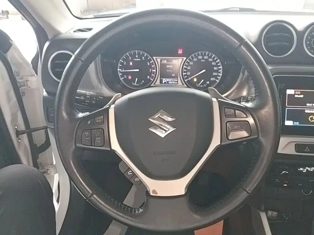 Suzuki Vitara 2018 — фото 11