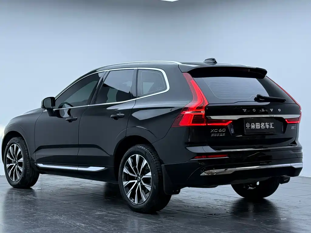 Volvo XC60 2023 — фото 9
