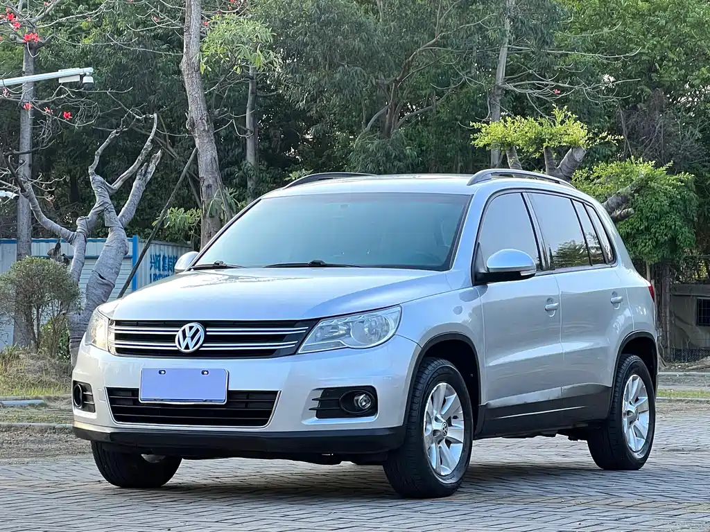 Volkswagen Tiguan 2013 — фото 1