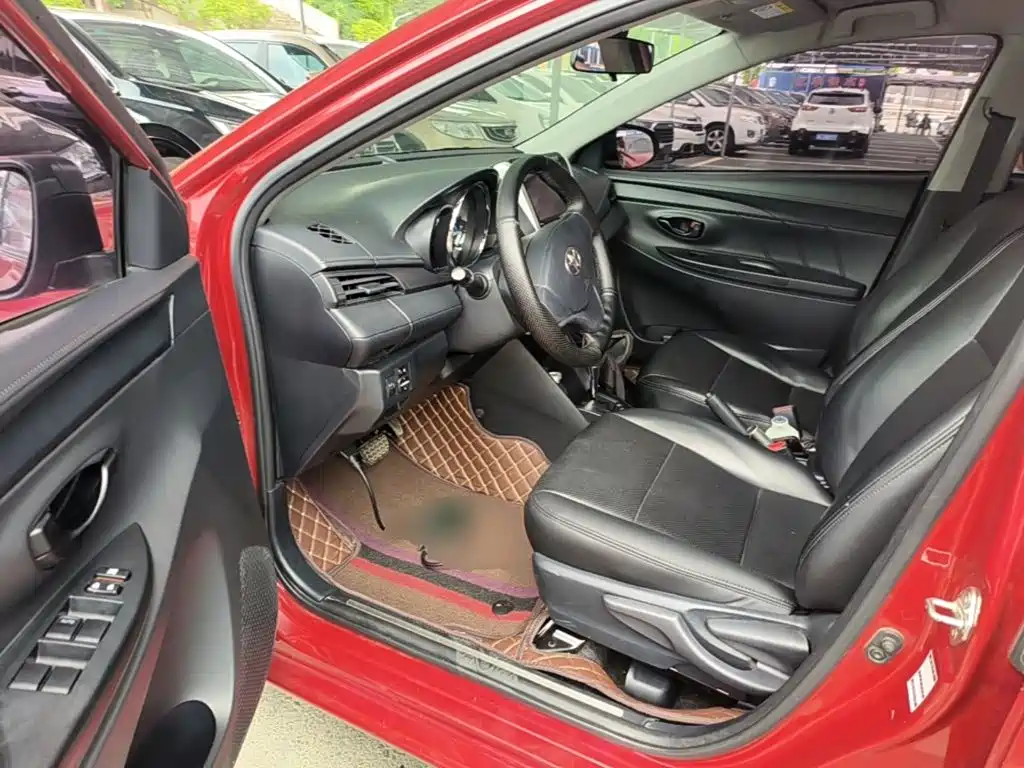 Toyota Yaris L 2019 — фото 16