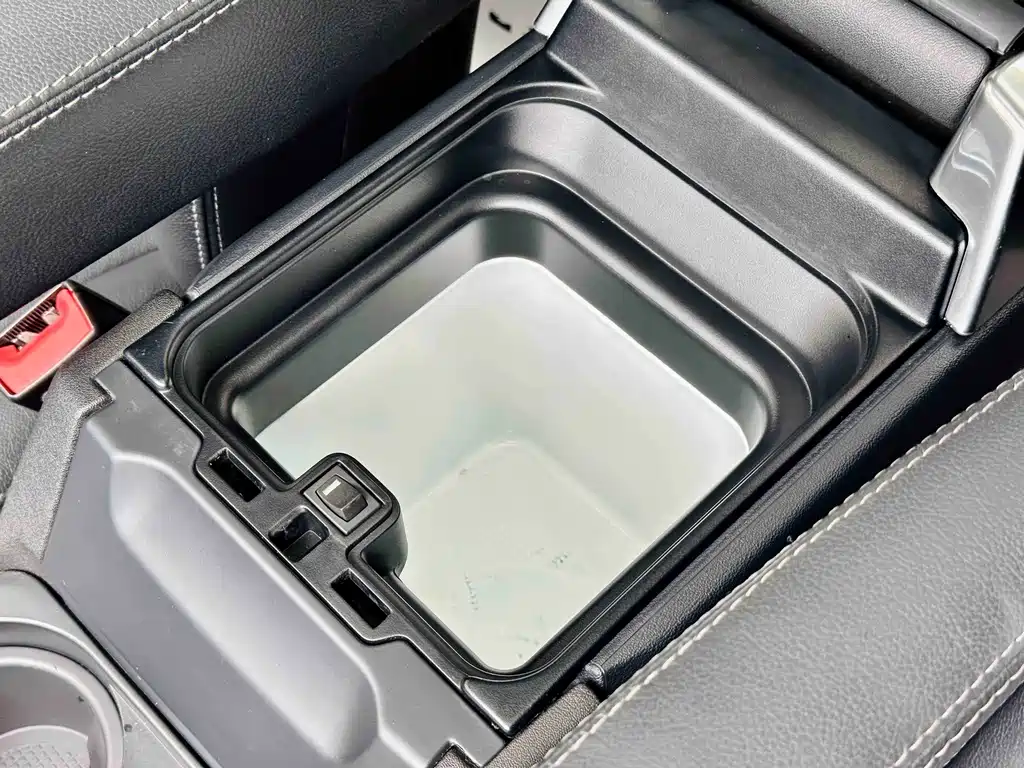 Land Rover Discovery 2015 — фото 15
