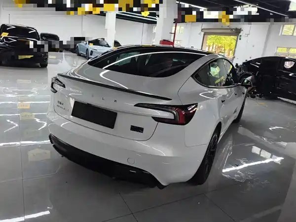 Tesla Model 3 2024