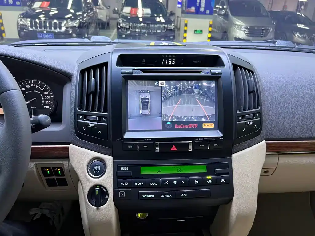 Toyota Land Cruiser 2015 — фото 11