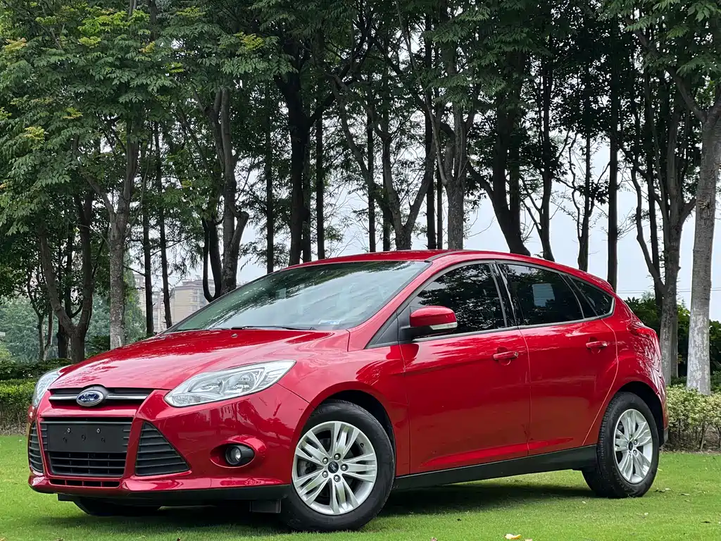 Ford Focus 2014 — фото 10
