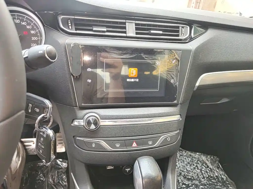 Peugeot 408 2015 — фото 13